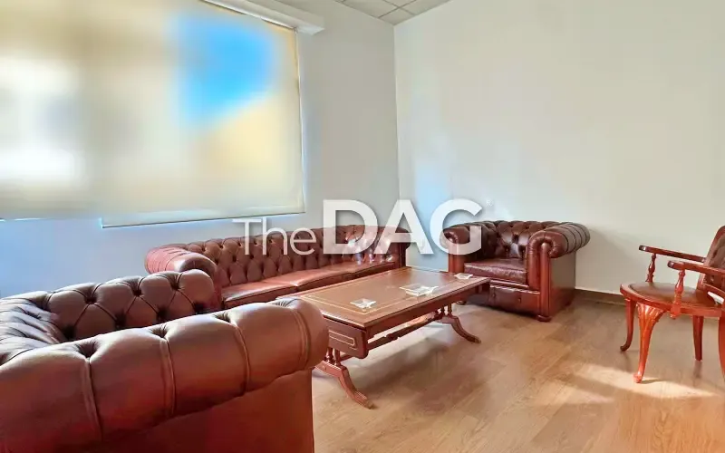 100 SQM Prime Office Space for Rent Facing Beirut Souks — الصورة 2
