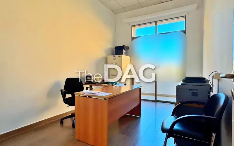 100 SQM Prime Office Space for Rent Facing Beirut Souks — الصورة 3