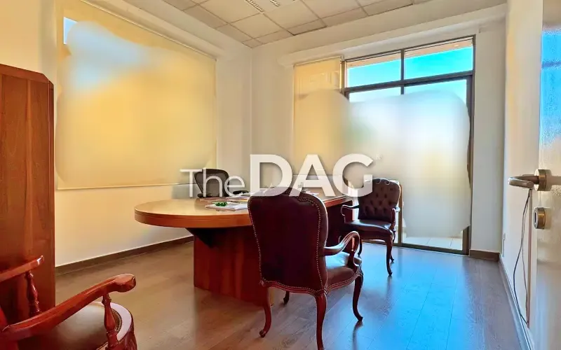 100 SQM Prime Office Space for Rent Facing Beirut Souks — الصورة 4