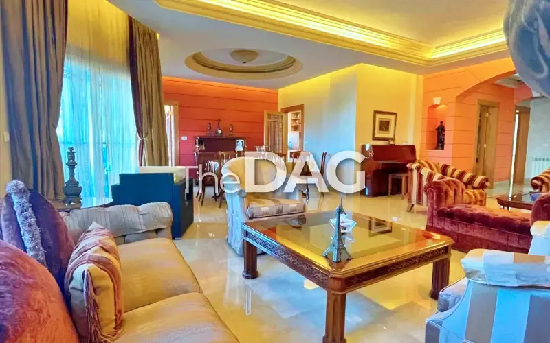 Spacious 250 SQM Apartment for Sale in Mtayleb — الصورة 2