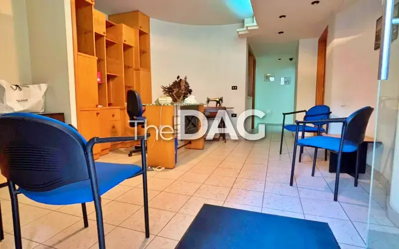 Functional 220 SQM Depot for Sale in Jdeideh — الصورة 2