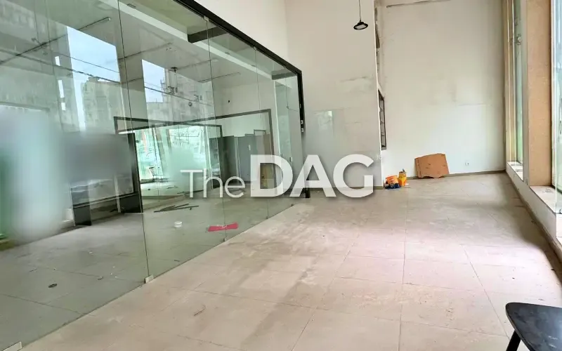 Spacious 520 SQM Showroom for Rent in Sassine — الصورة 2