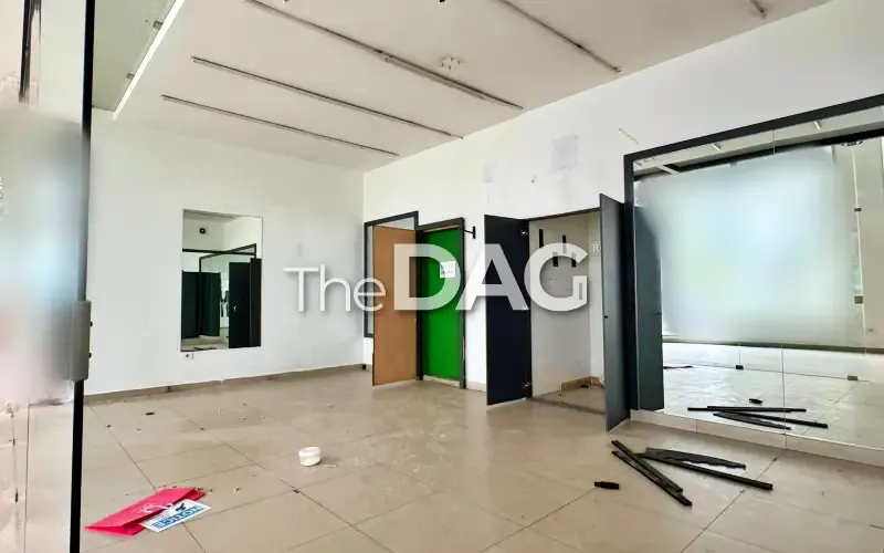 Spacious 520 SQM Showroom for Rent in Sassine — الصورة 3