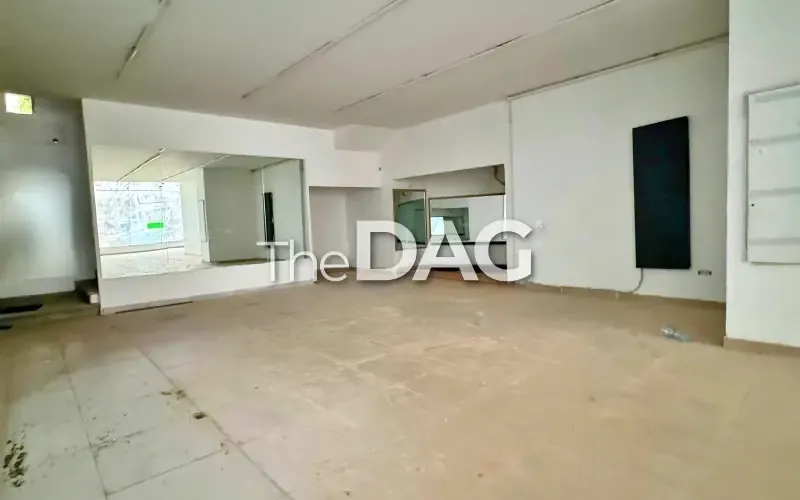 Spacious 520 SQM Showroom for Rent in Sassine — الصورة 5
