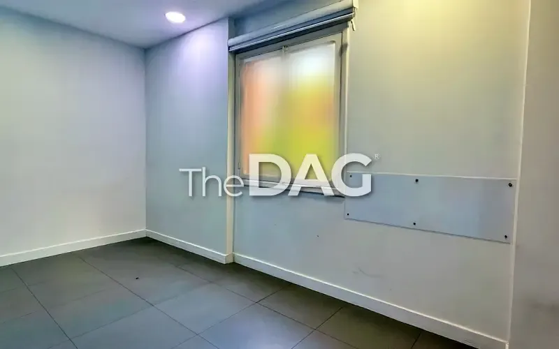 Saifi 135 SQM Office for Rent Prime Location — الصورة 2