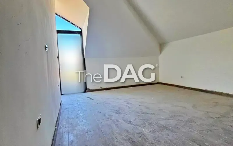 Fanar 240 SQM Duplex for Sale Prime Location — الصورة 4