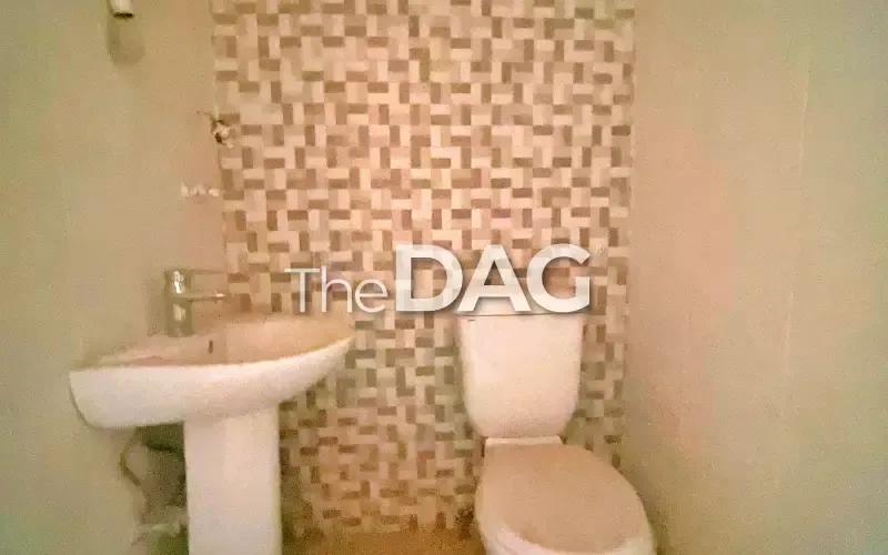 Furn El Chebbak 175 SQM Shop for Sale Prime Location — الصورة 3