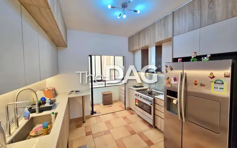 Ain El Remeneh 155 SQM Apartment for Sale Prime Location — الصورة 5