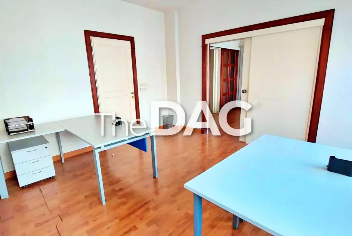 Badaro 120 SQM Office for Rent Prime Location — الصورة 3