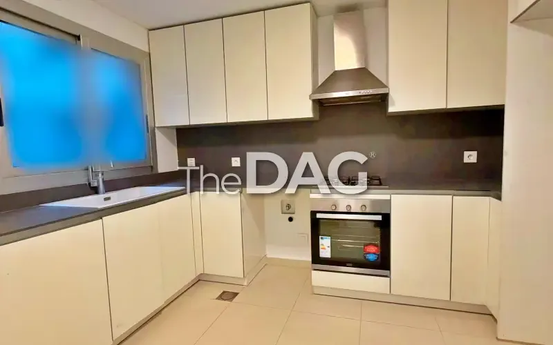 Central 90 SQM Apartment for Rent in Hamra — الصورة 2