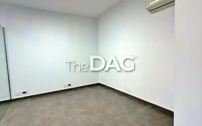 Prime 100 SQM Office for Rent in Hamra — الصورة 2