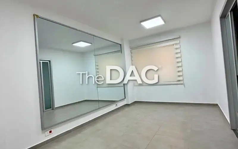 Prime 100 SQM Office for Rent in Hamra — الصورة 5