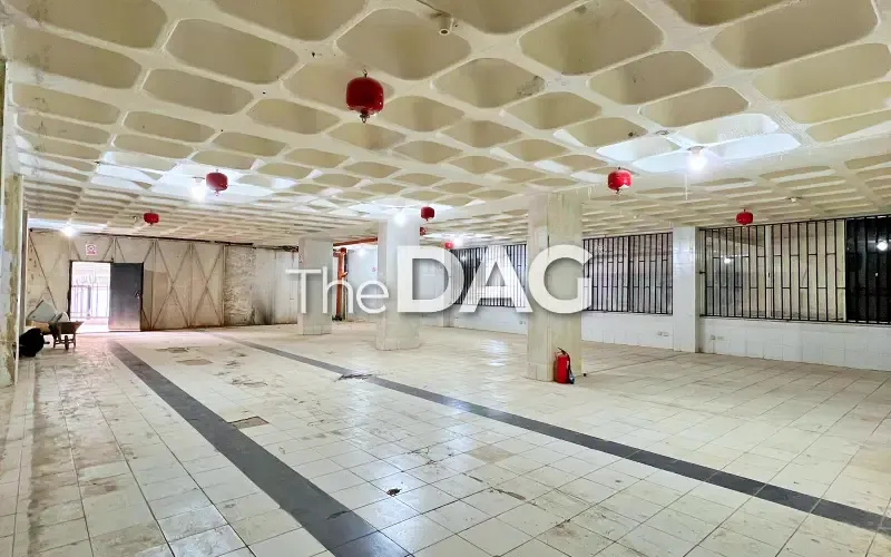 Spacious 700 SQM Shop for Rent in Dbayeh — الصورة 2