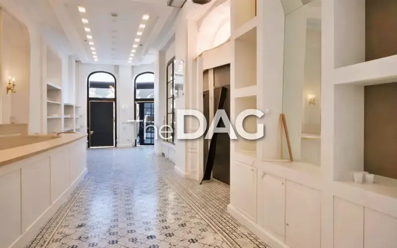 Prime 400 SQM Shop for Rent in Downtown — photo 1