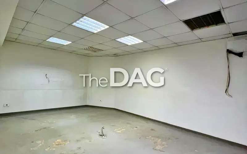 Main Road 700 SQM Underground Space for Rent in Raouche — الصورة 2
