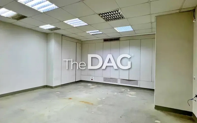 Main Road 700 SQM Underground Space for Rent in Raouche — الصورة 3