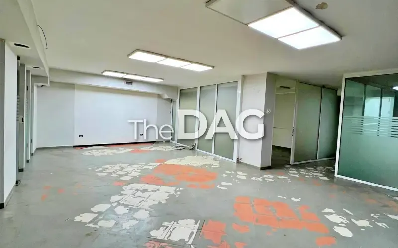 Main Road 700 SQM Underground Space for Rent in Raouche — الصورة 5