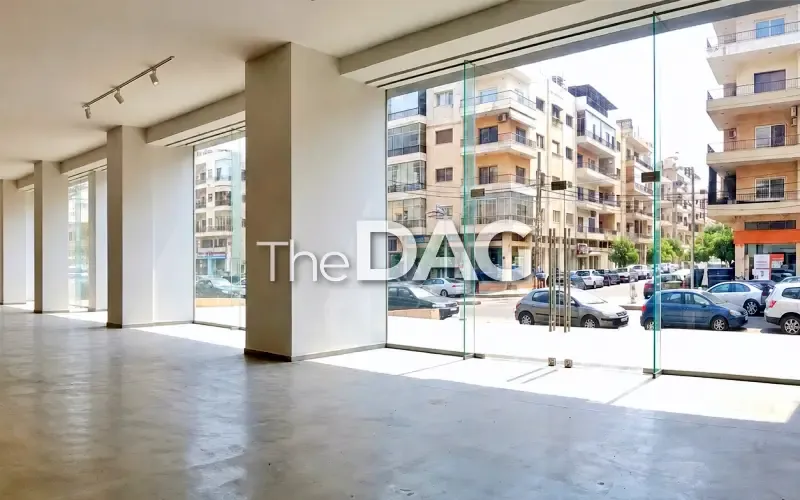 Main Road 600 SQM Shop for Rent in Antelias