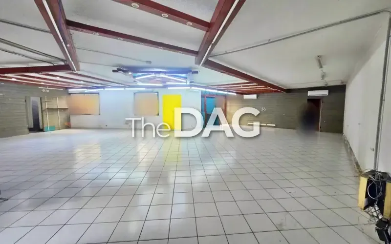 Prime Location 250 SQM Showroom for Rent in Mtayleb — الصورة 2
