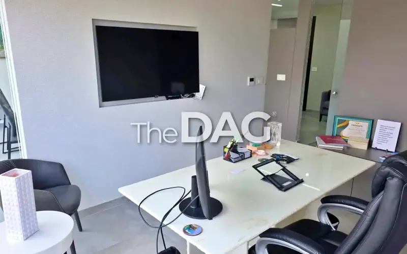 Functional 50 SQM Office for Rent in Hazmieh — الصورة 2