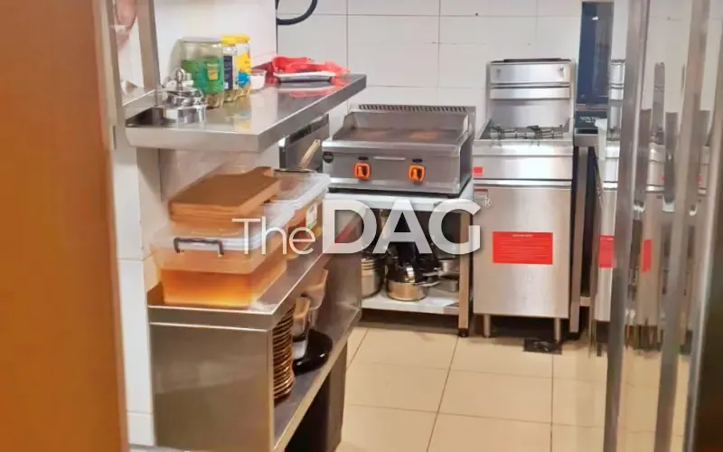 Compact 45 SQM Shop for Rent in Mar Mikhael — الصورة 3