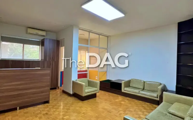 Prime Location 90 SQM Clinic Office for Rent in Badaro — photo 3
