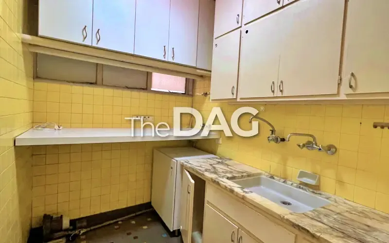 Prime Location 90 SQM Clinic Office for Rent in Badaro — photo 5