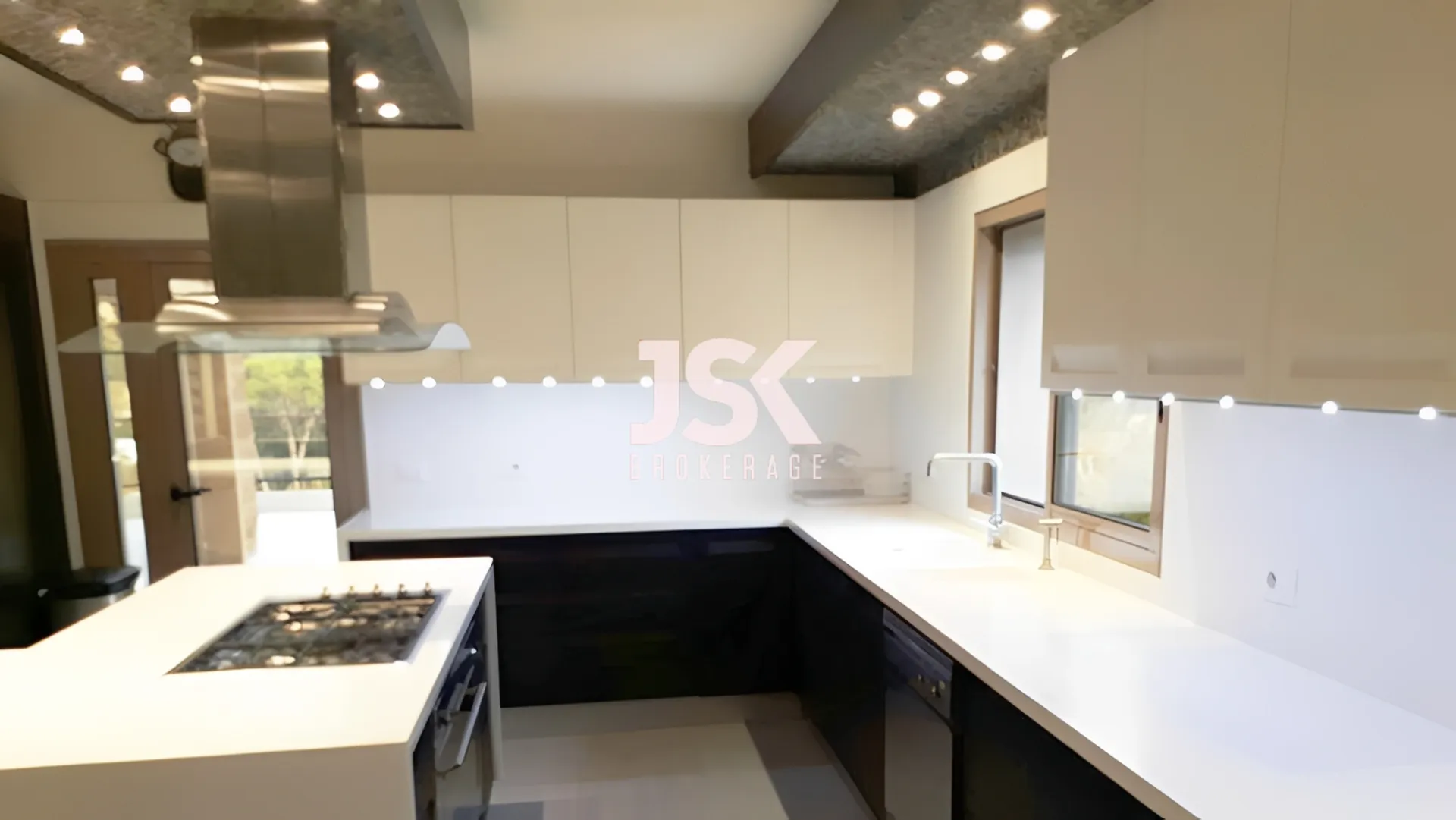 Duplex for Sale in Jouret Al Ballout, Lebanon — الصورة 4