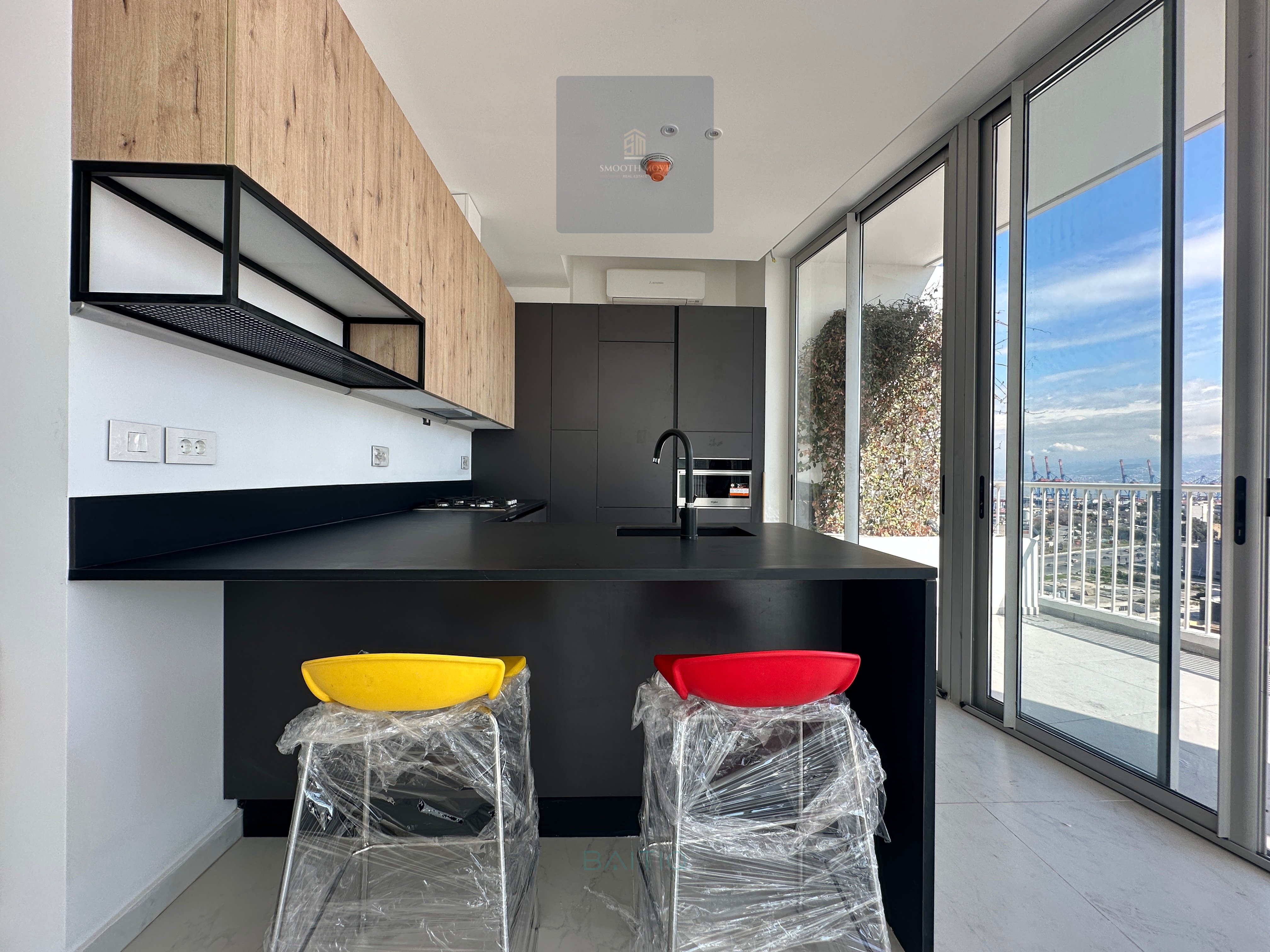 Loft With Terrace and Breathtaking Views For Sale in Gemayzeh — الصورة 6