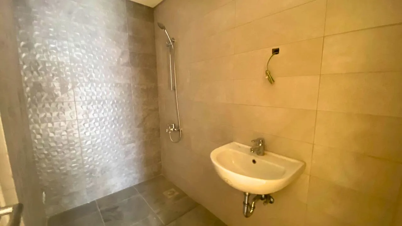 Apartment for Sale in Qornet El Hamra, Lebanon — الصورة 10