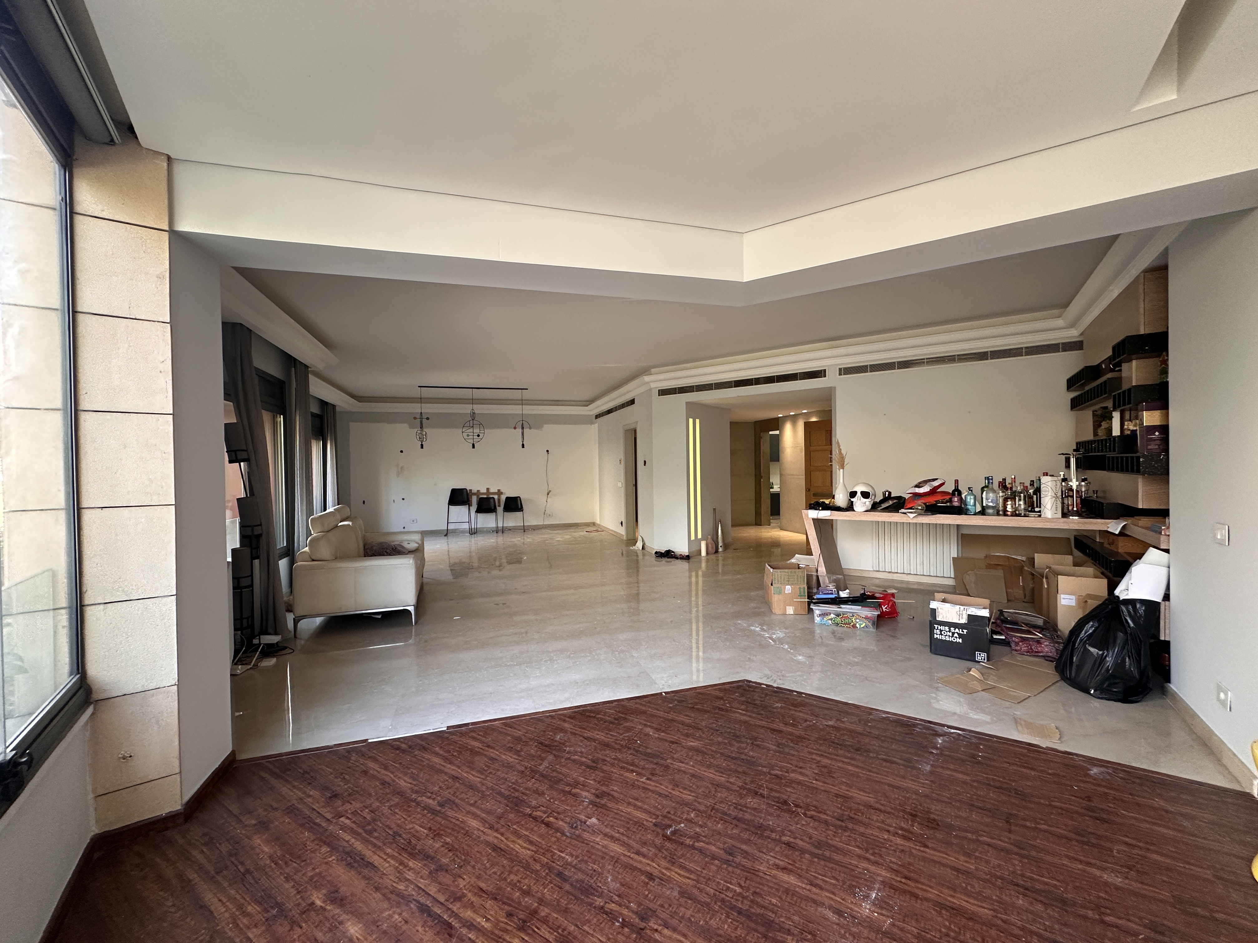 Lovely Layout Apartment in Calm Area for Sale in Achrafieh, Beirut — الصورة 2