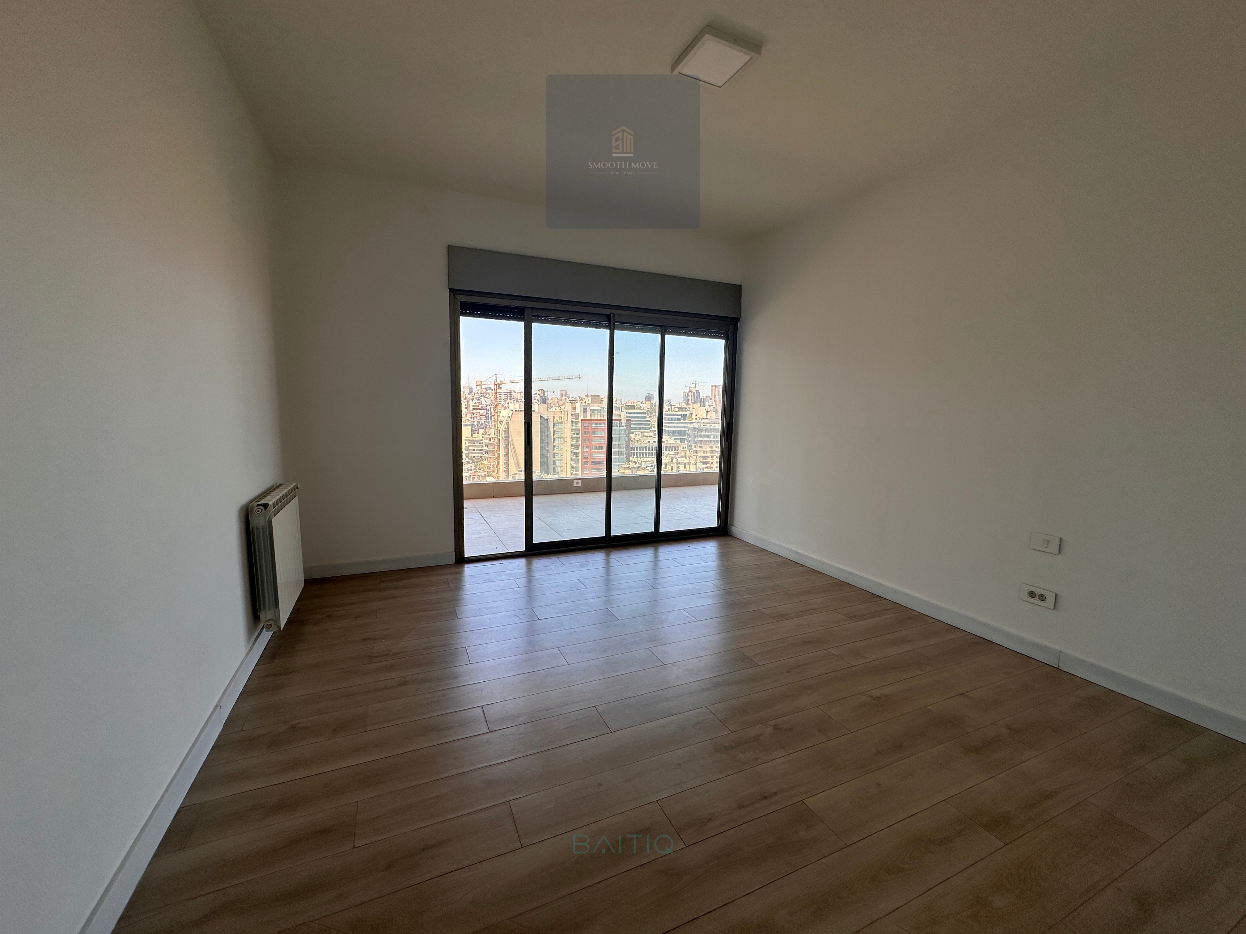 Seaview Apartment with Outdoor Terrace for Rent in Tabaris, Beirut — الصورة 7