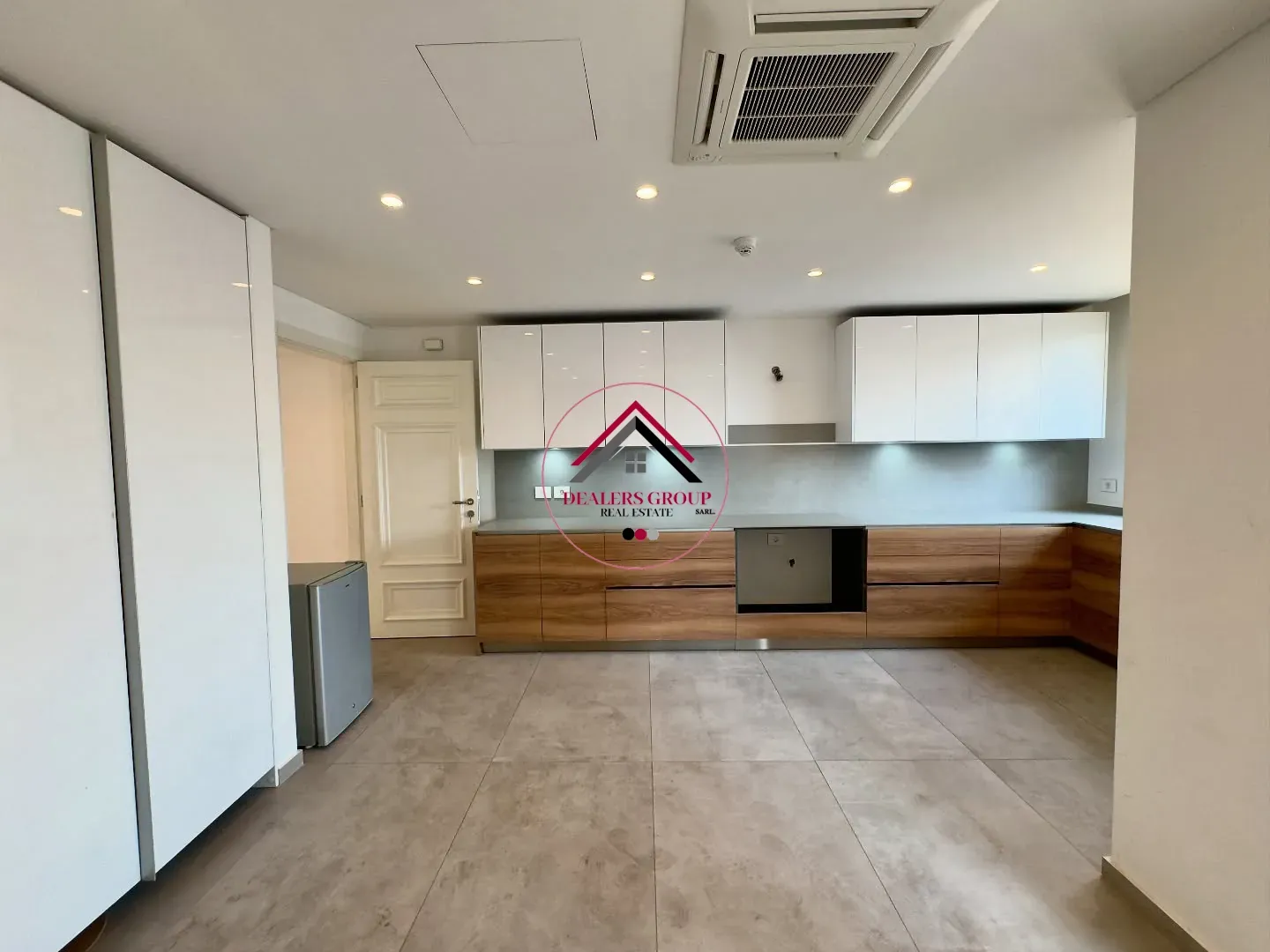 Private Terrace ! Sea View Deluxe Apartment for Sale in Ras Beirut — photo 5