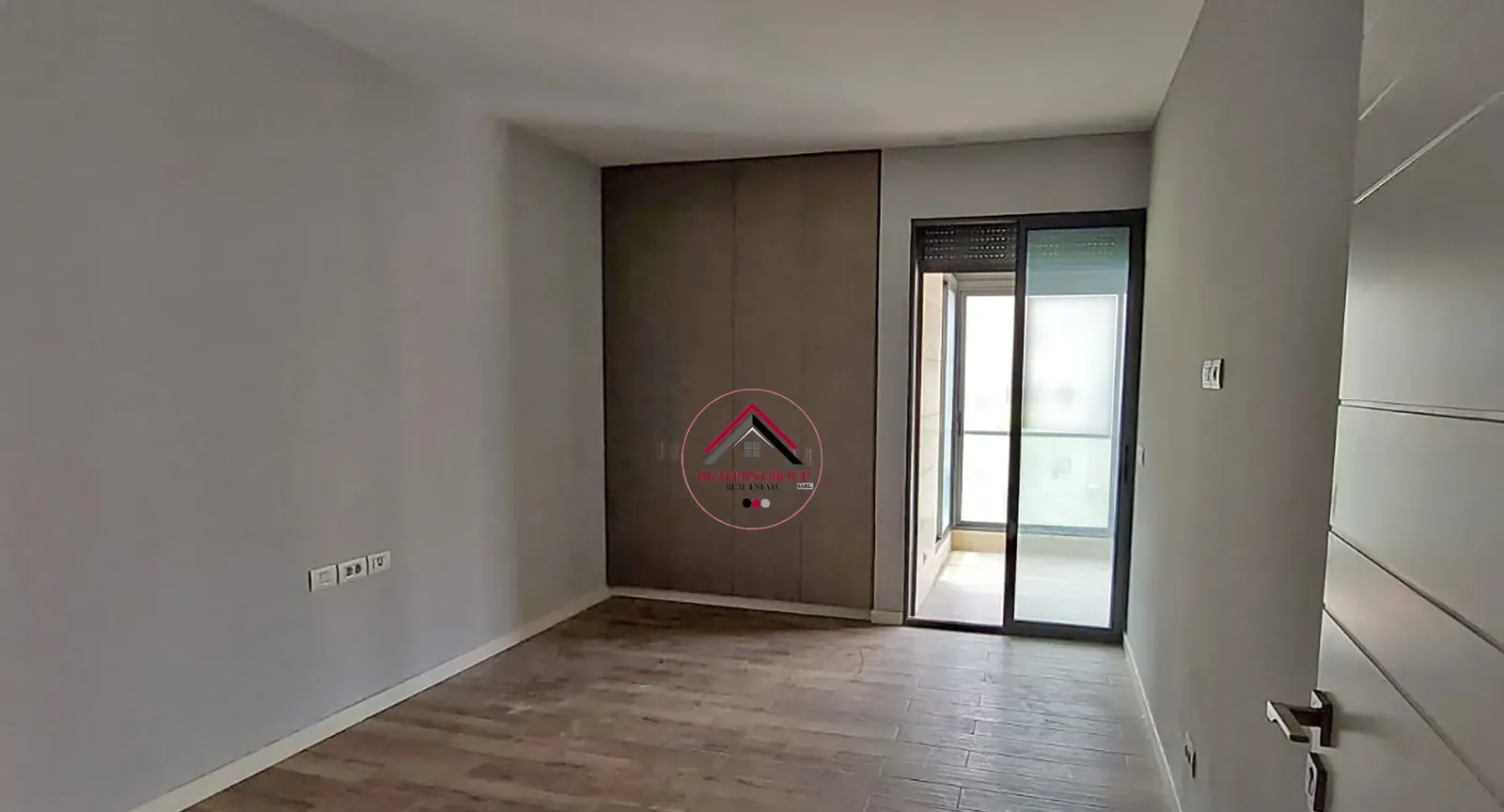A Perfect Place to Call Home in Clemenceau! for Sale — photo 4