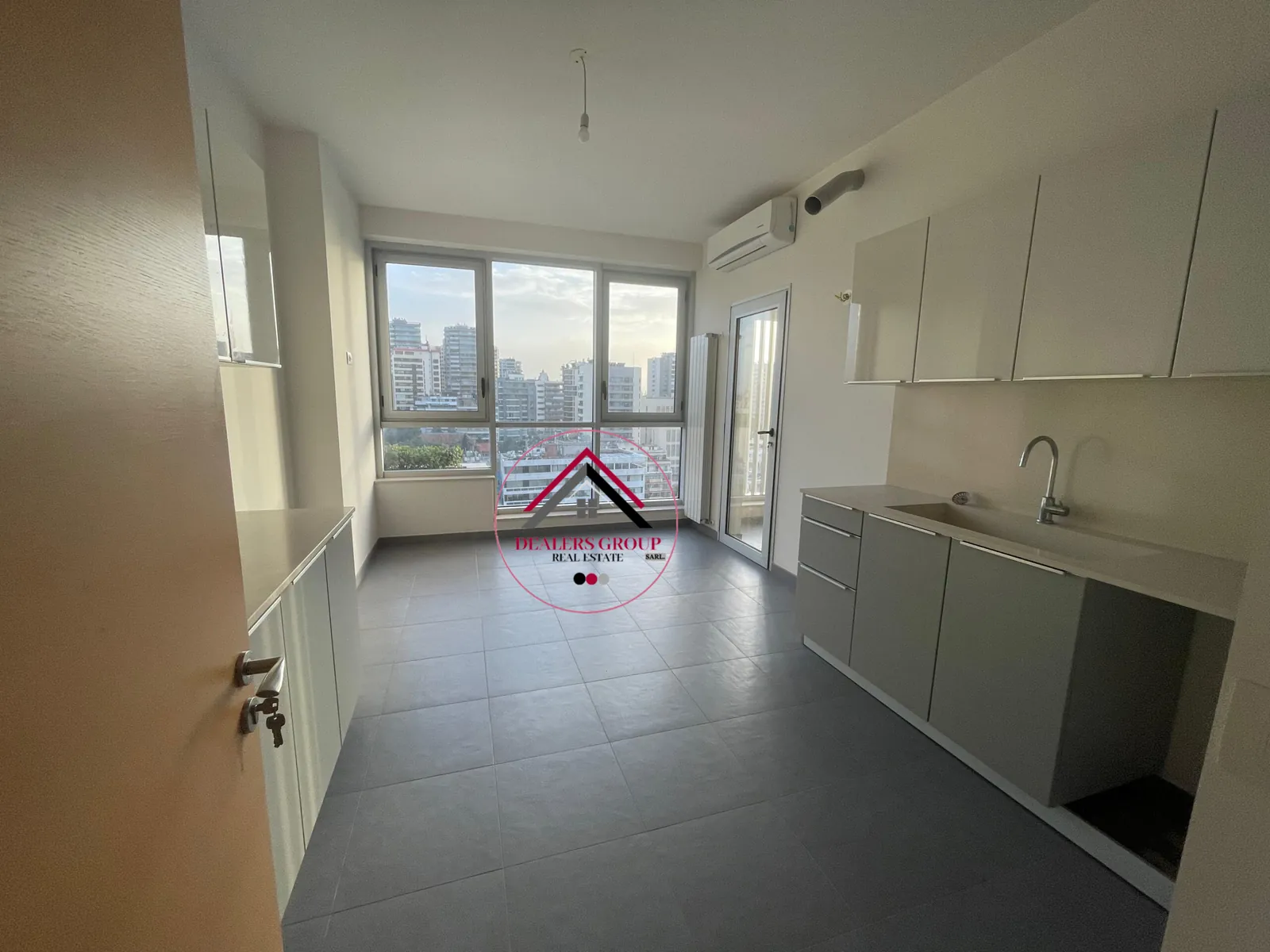 High-end Apartment for Sale in Hamra – Ras Beirut — photo 2