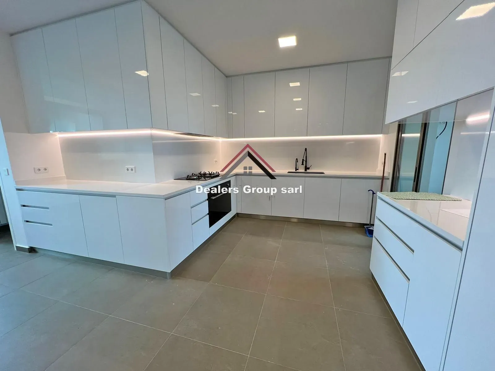 Deluxe Modern Apartment for Sale in Sursock Achrafieh — photo 4
