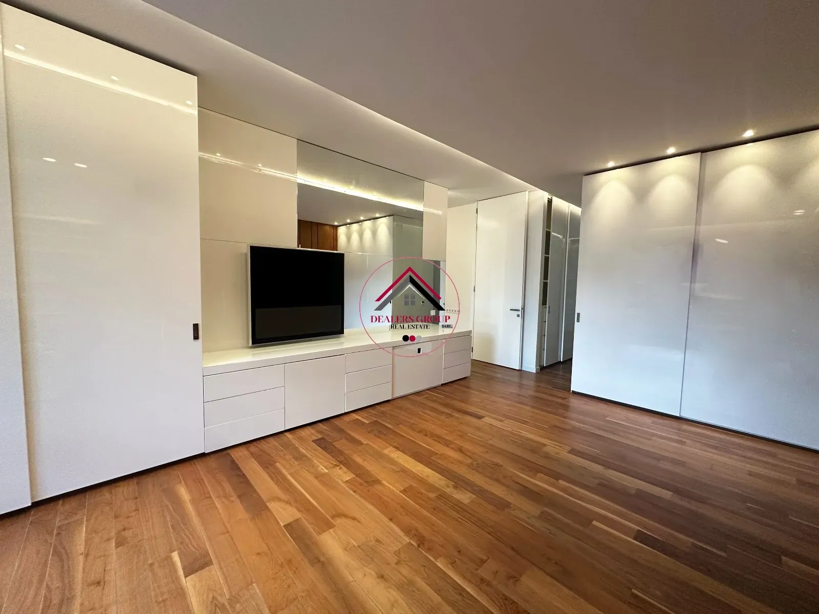 Super Deluxe Modern Apartment for Sale in Ramlet el Bayda — photo 4