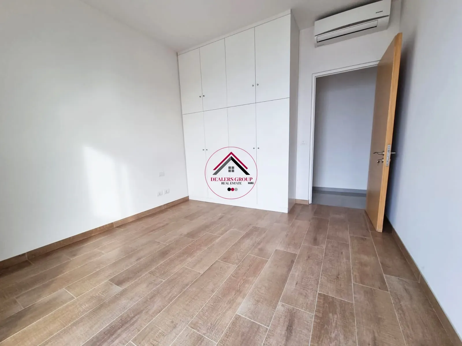 Sea View High Floor Apartment for Sale in Hamra – Beirut — photo 4