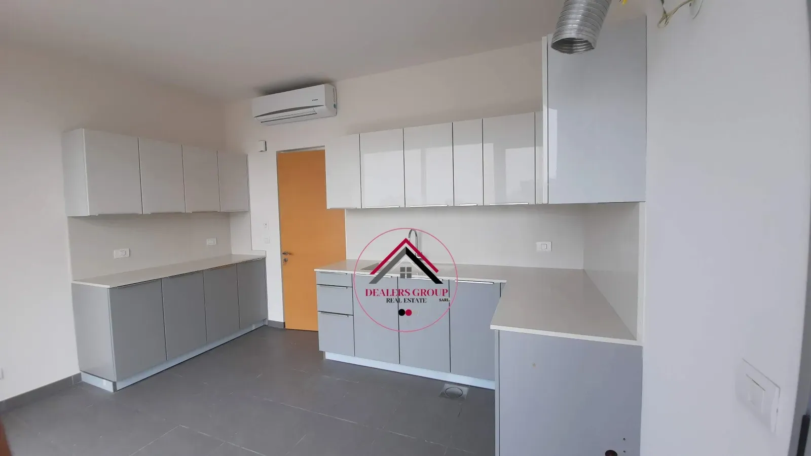 Sea View High Floor Apartment for Sale in Hamra – Beirut — photo 5