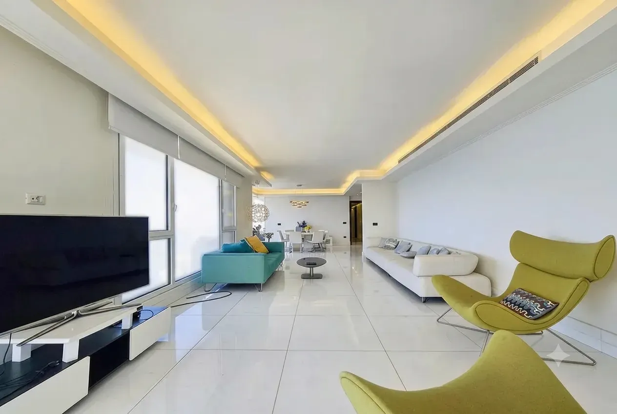 Sea View Deluxe apartment for Sale in Ain el Mreisseh — photo 2