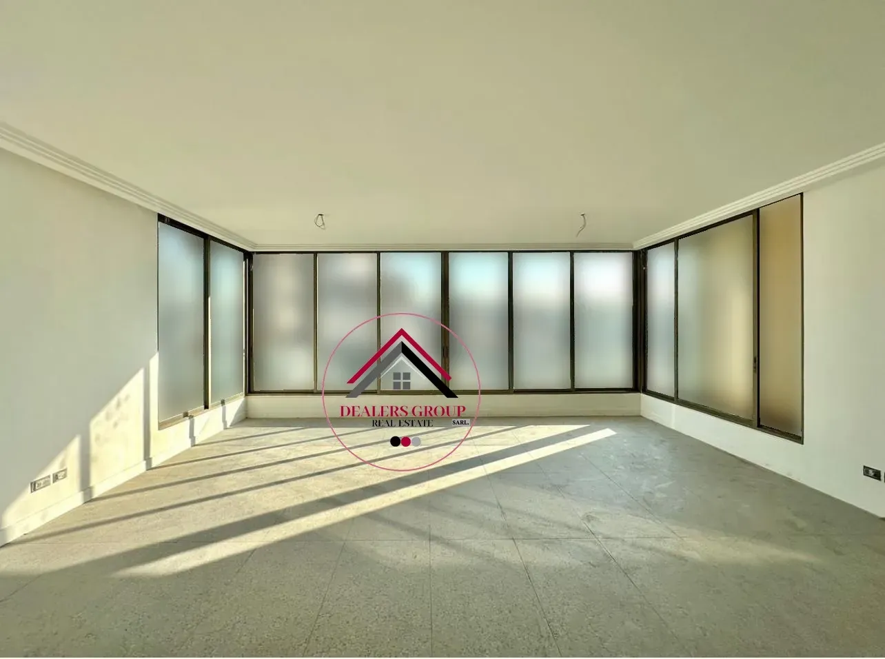 Private Rooftop Terrace ! Deluxe Apartment for Sale in clemenceau