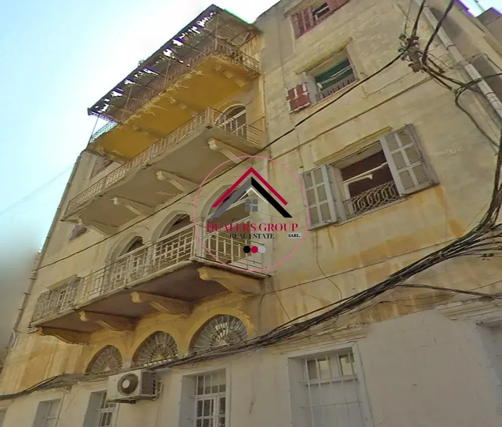 Prime Location Old Traditional House for Sale in Saifi