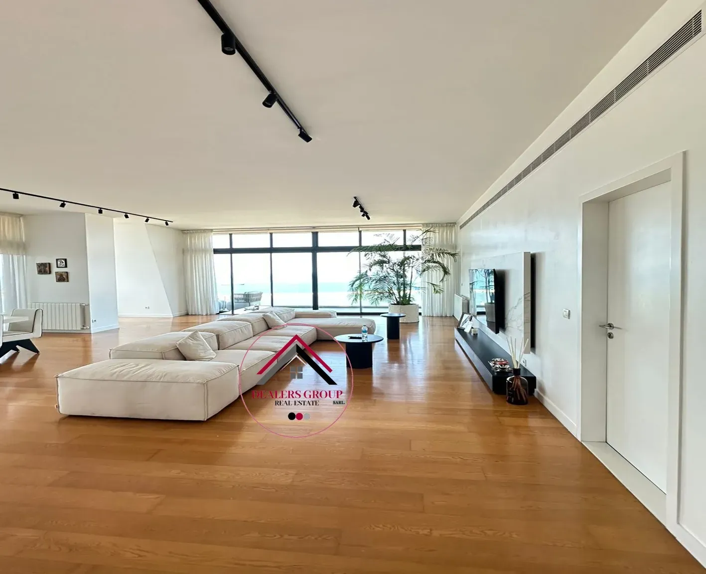 Luxury Apartment for Sale in Achrafieh with Panoramic Views & Terrace — photo 2