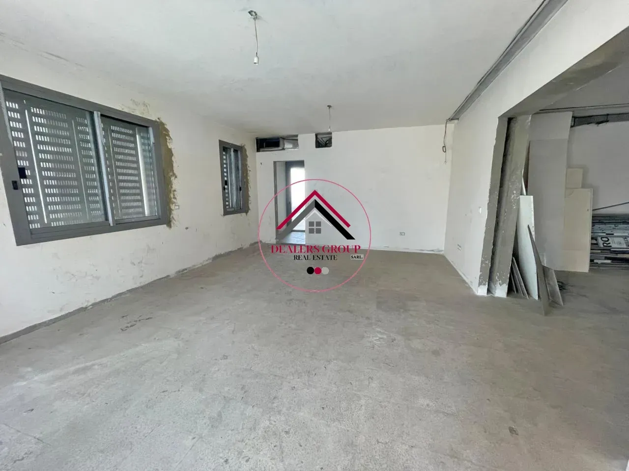 Prime Location Core & Shell Apartment for Sale in Downtown Beirut — الصورة 3