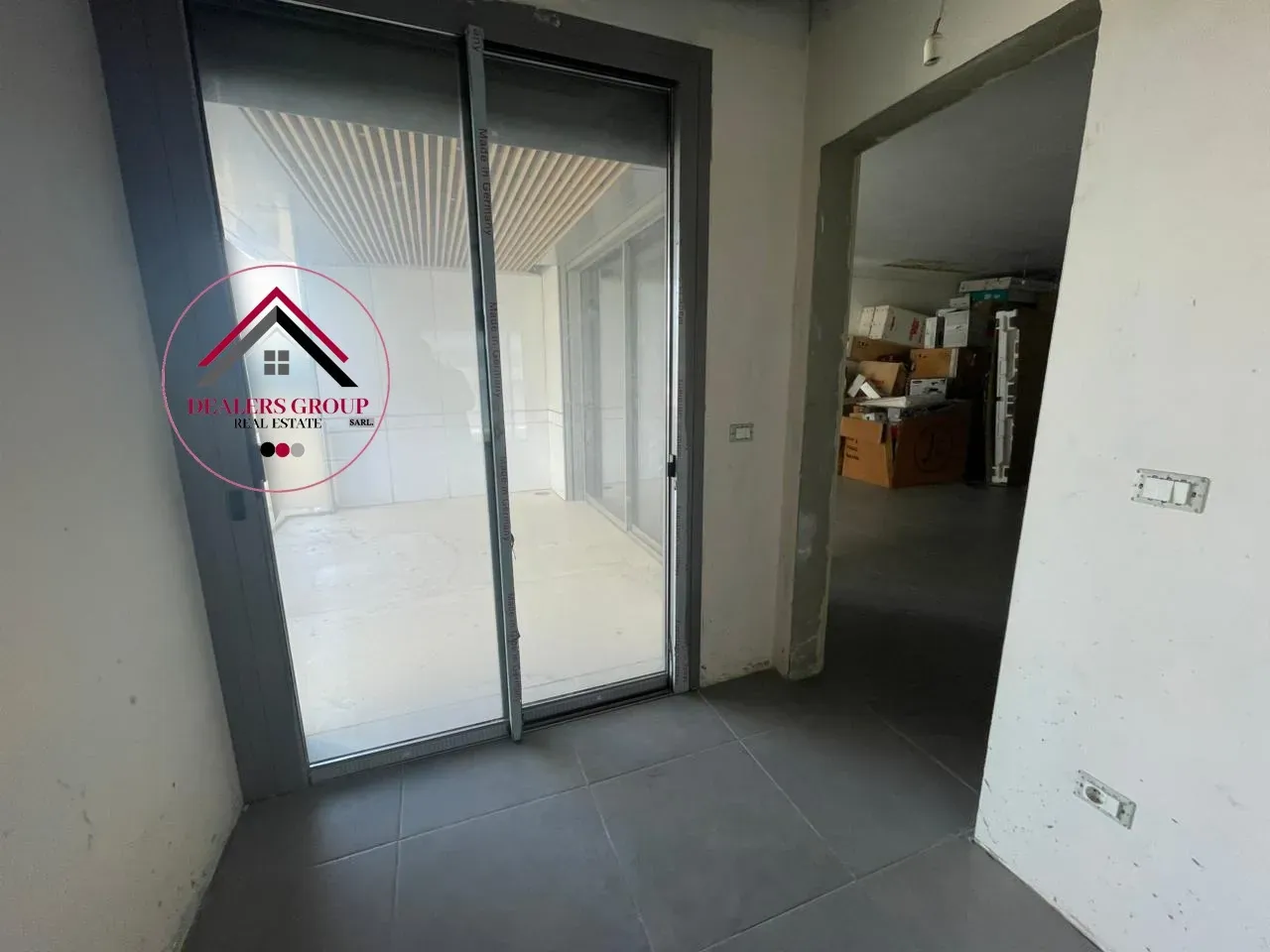 Prime Location Core & Shell Apartment for Sale in Downtown Beirut — الصورة 4