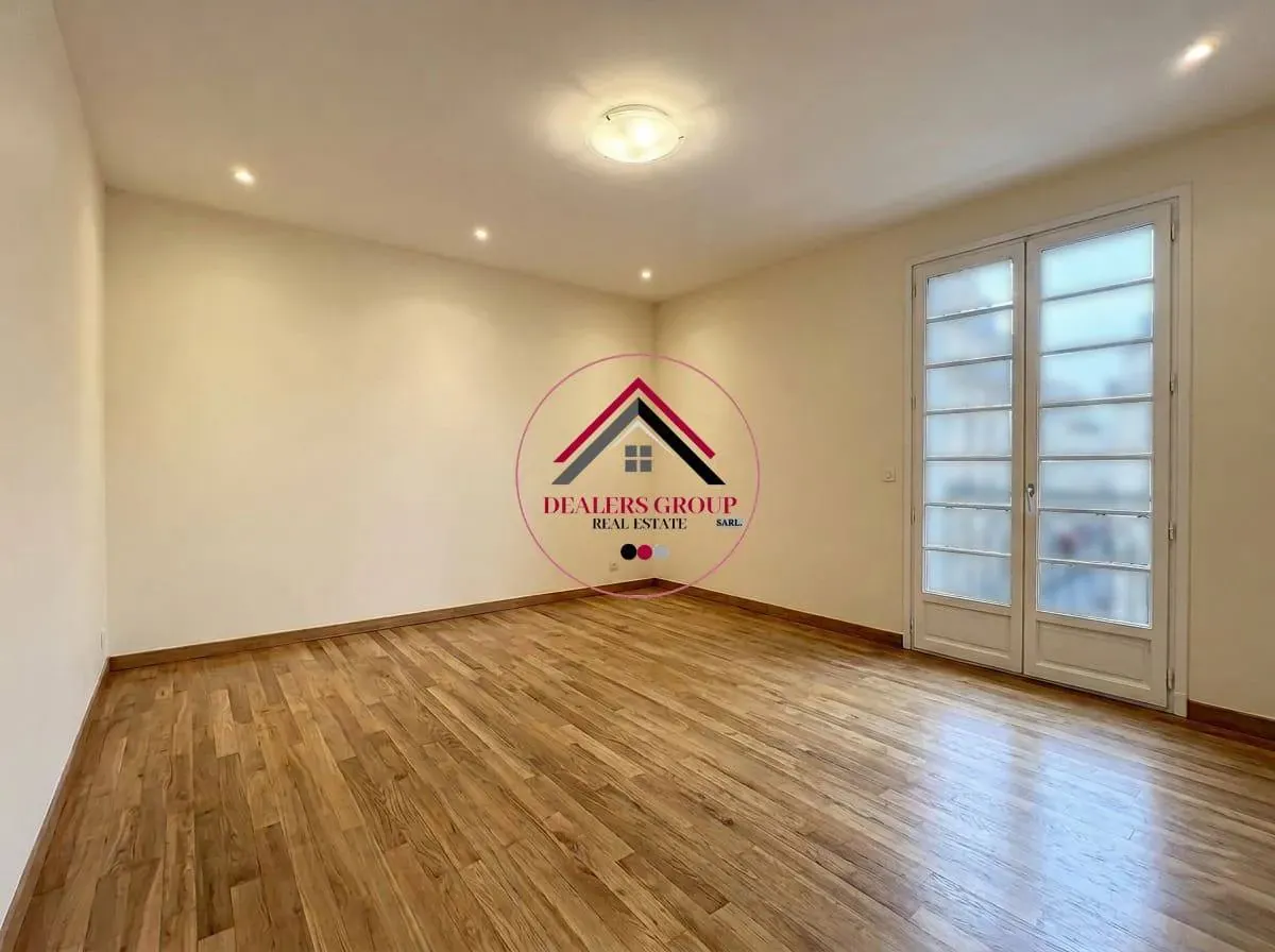 Spacious 3-Bedroom Apartment with Terrace for Sale in Saifi Village — photo 2