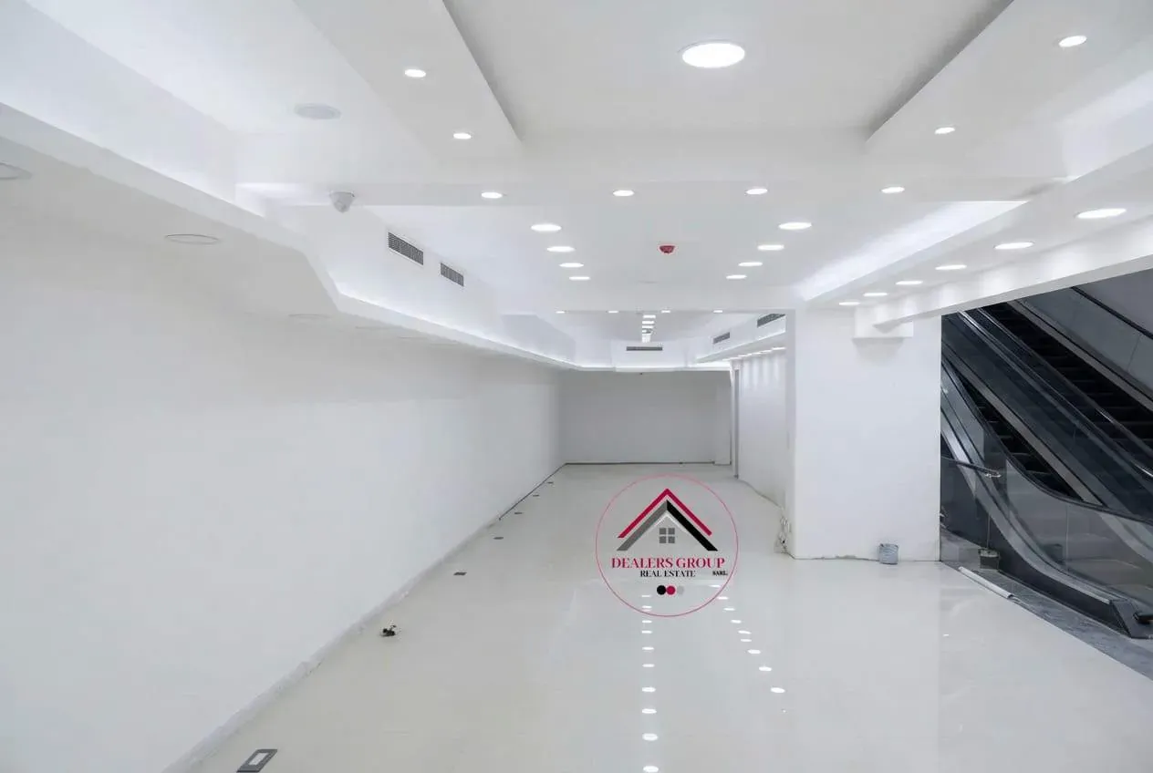 Premium Commercial Showroom for Sale in Hamra | Fully Equipped — الصورة 3