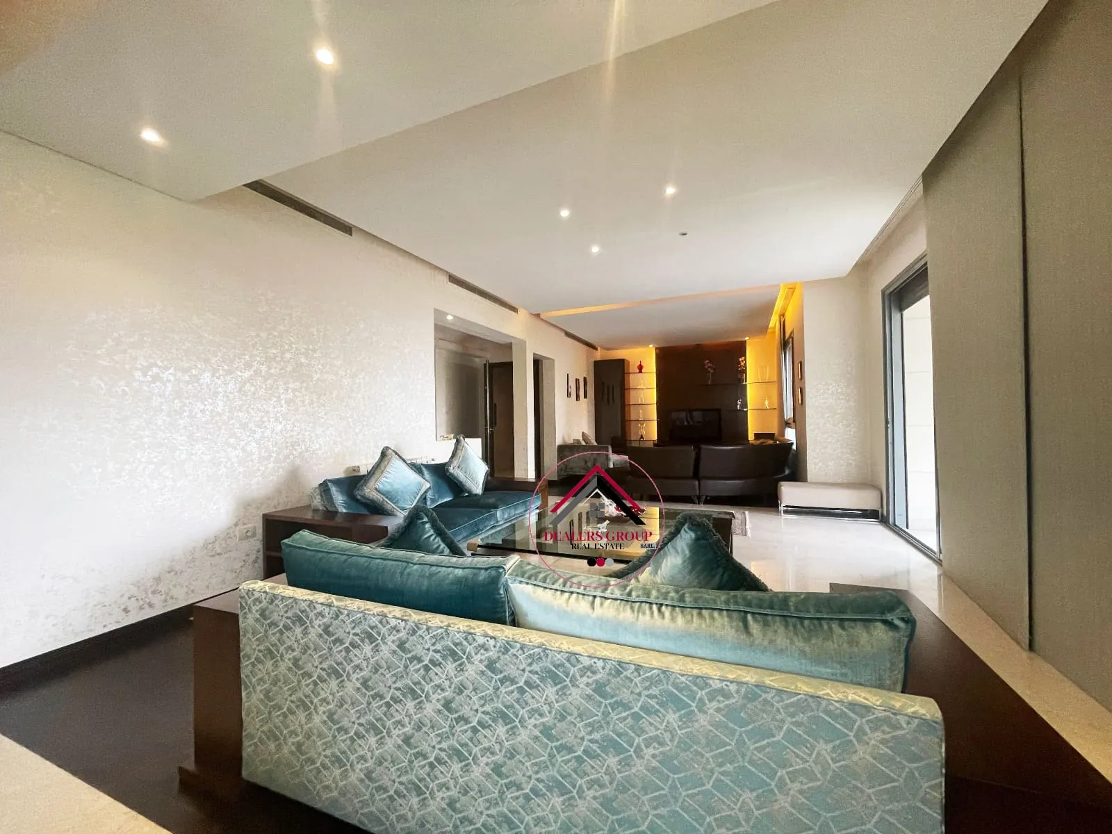 Deluxe Apartment for Sale in Ain el Mreisseh in a prime location — photo 2