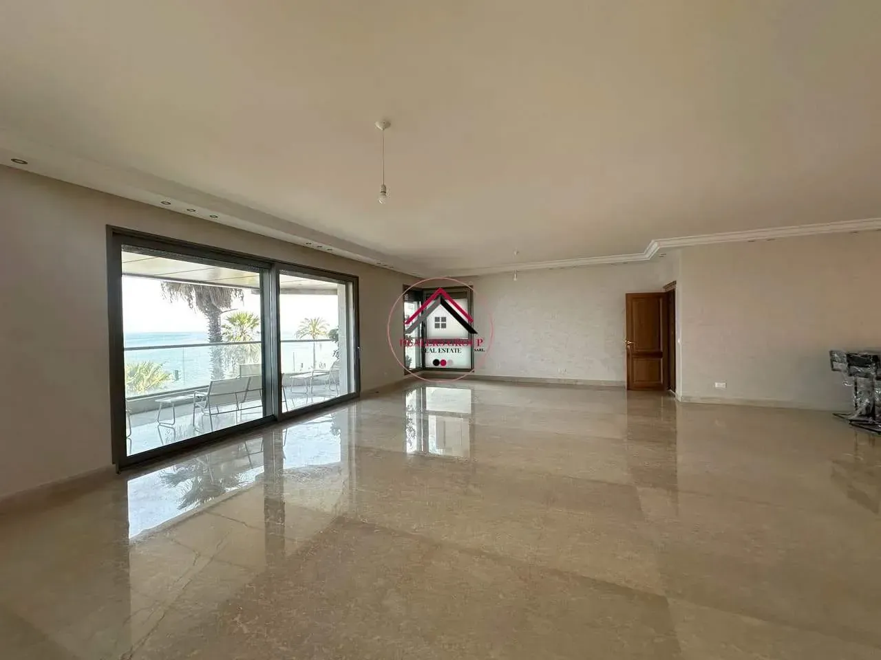 Luxury Seafront Residence with Panoramic Sea Views in Ain El Mreisseh — photo 2