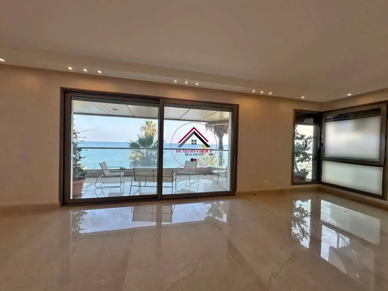 Luxury Seafront Residence with Panoramic Sea Views in Ain El Mreisseh — photo 3